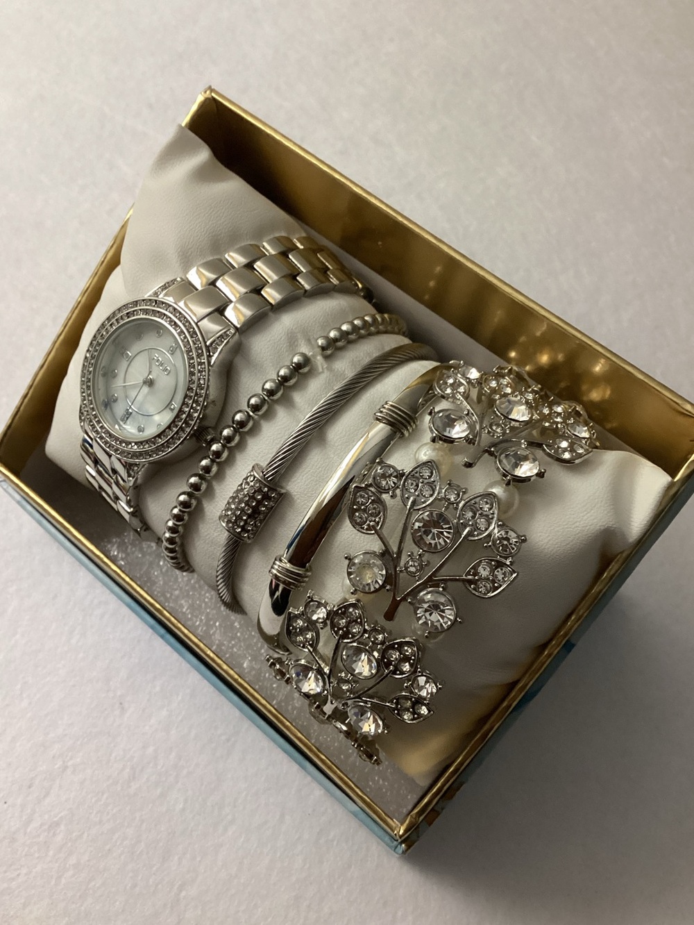 Folio Quartz Three Hand Silver-Tone Alloy Watch 30mm, Gift Set - Picture 5 of 9
